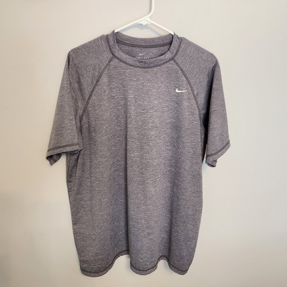 LIKE NEW - Grey Men's Nike Dri-fit UPF 40 T-shirt - Size XL - Picture 2 of 7